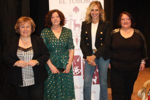 encuentro literario, Marta Robles con alcaldesa y concejalas Cultura e Igualdad